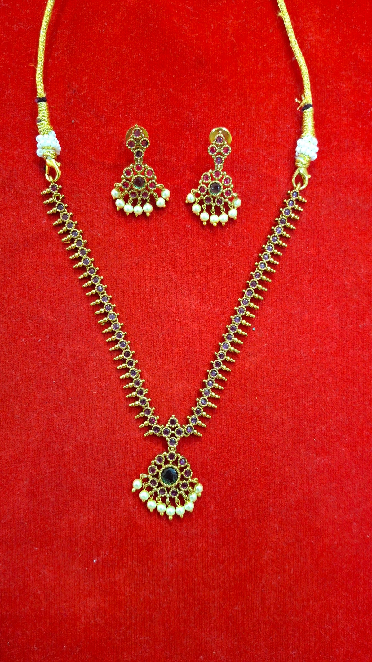 ANTIQUE NECKLACE