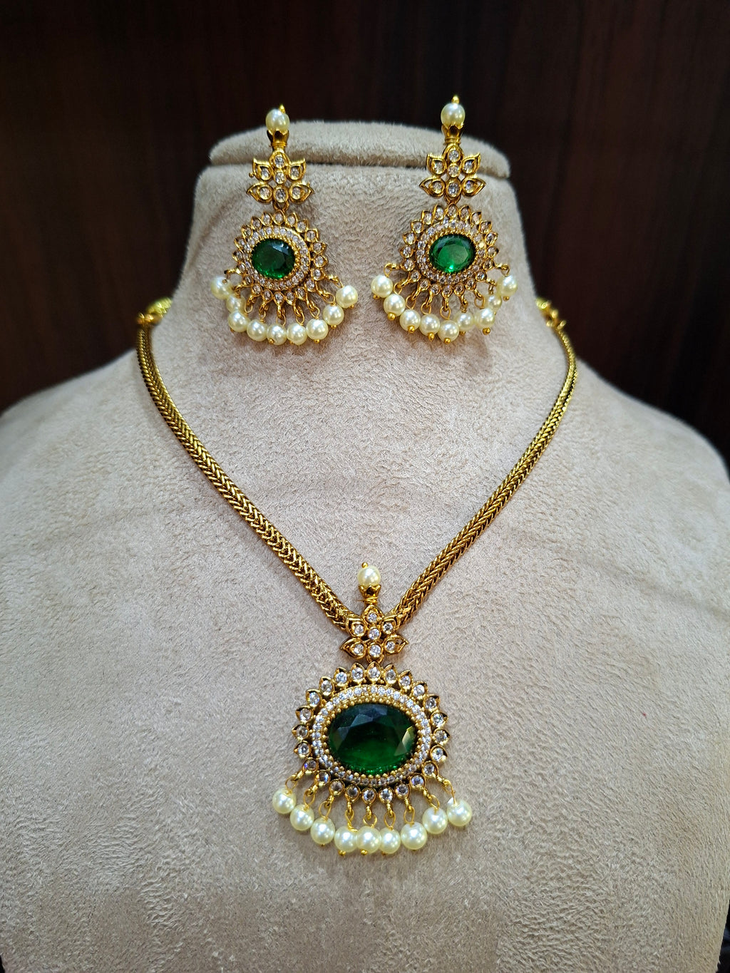 AD PENDANT NECKLACE