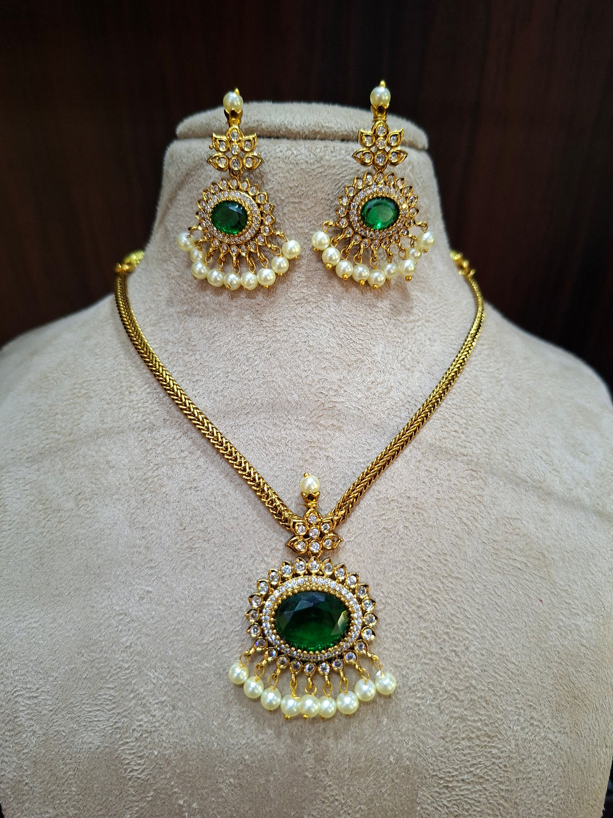AD PENDANT NECKLACE