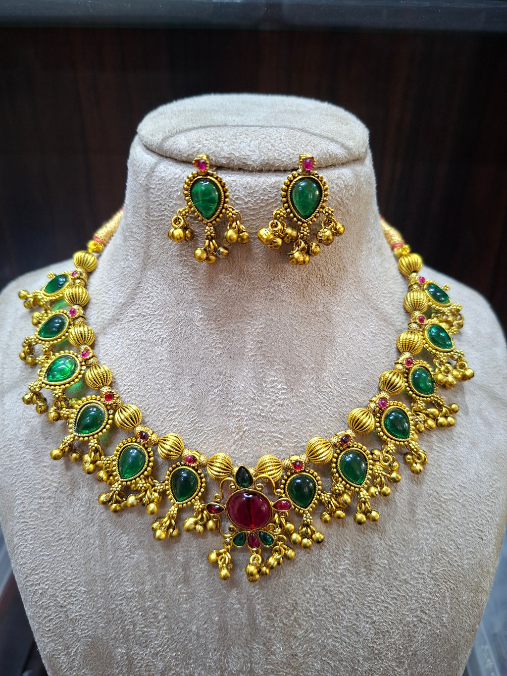 ANTIQUE CHOKER NECKLACE
