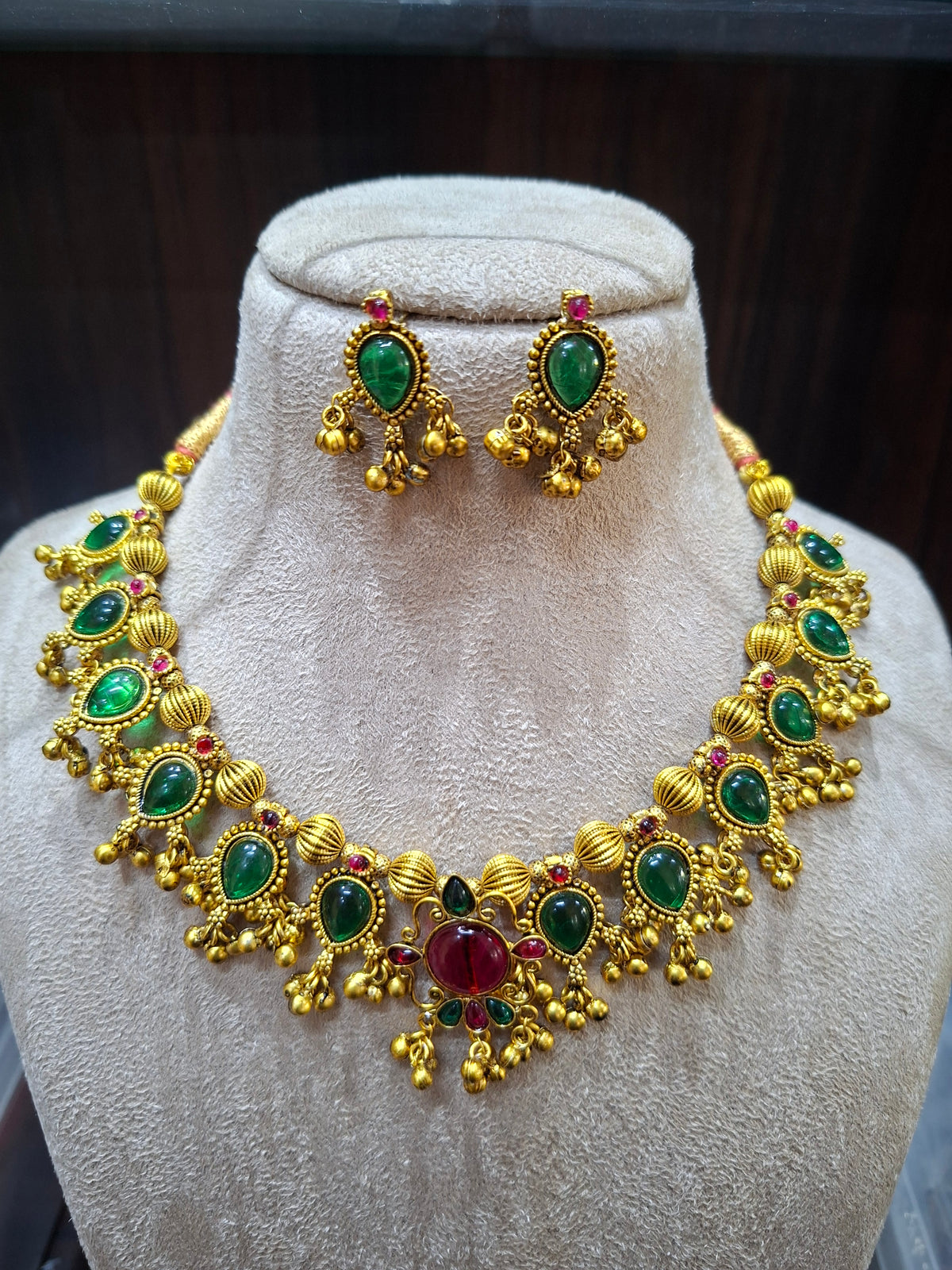 ANTIQUE CHOKER NECKLACE