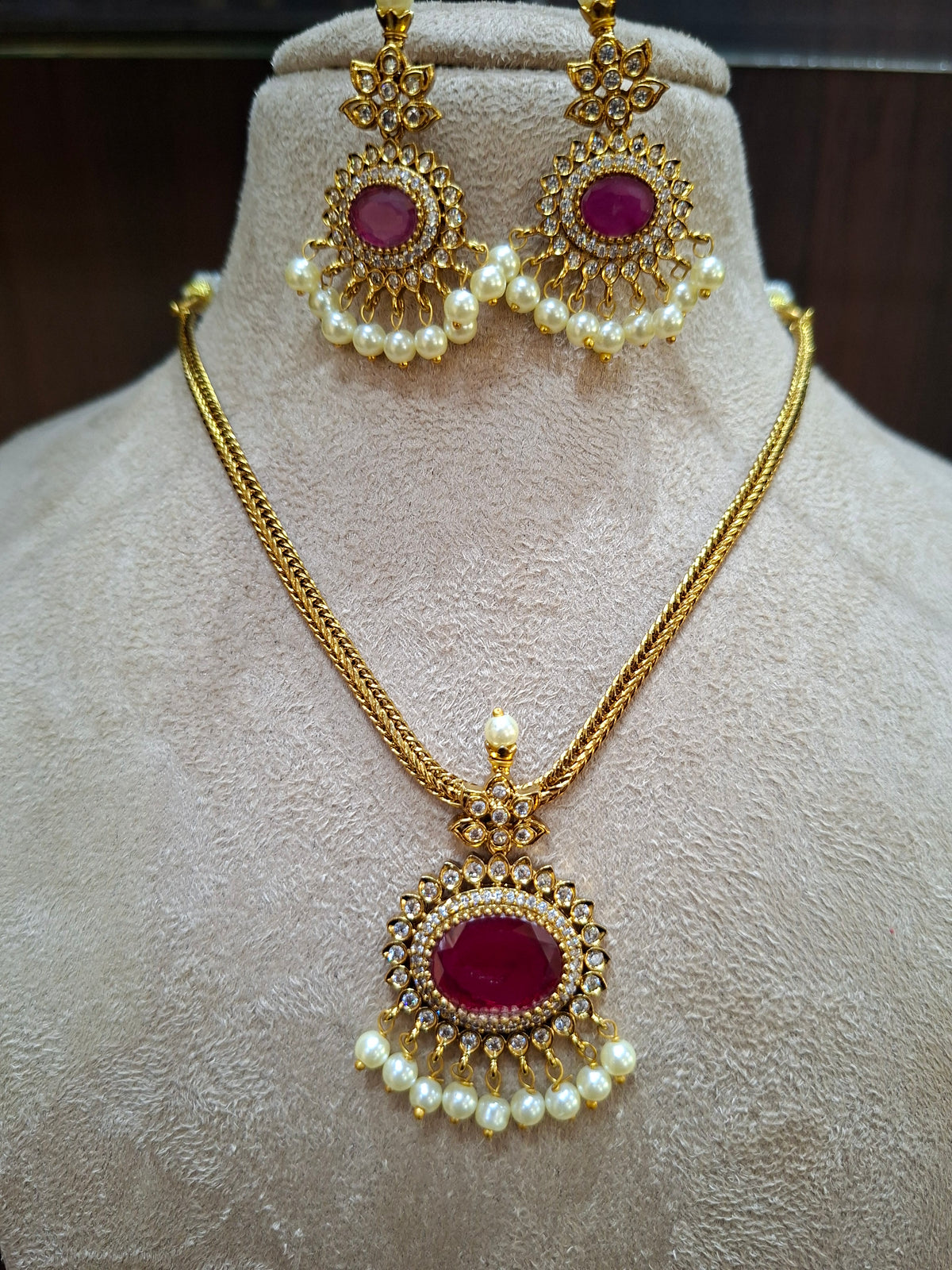 AD PENDANT NECKLACE