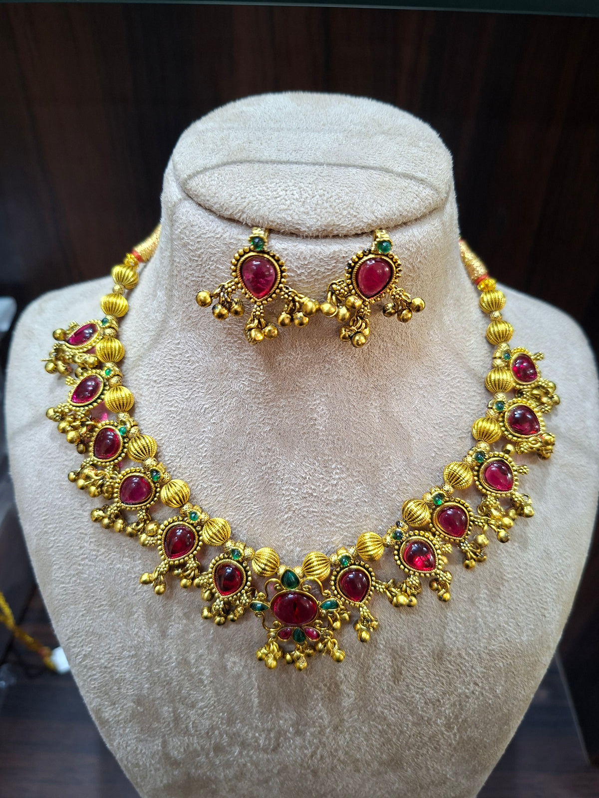 ANTIQUE CHOKER NECKLACE